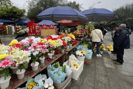 广州风水_广州一市民家门口摆风水祭祀品