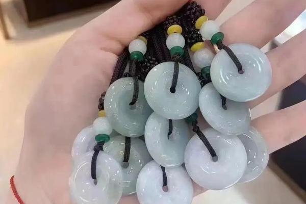 风水上佩戴平安扣寓意是什么