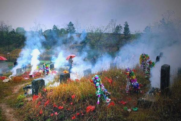 女人上坟有什么讲究和忌讳风水
