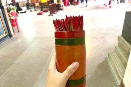 土地公灵签抽工作