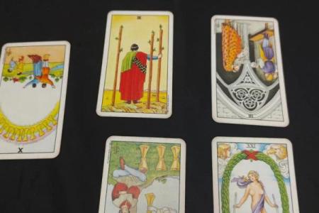 塔罗牌测试：年底前，你还会有新的恋情吗？