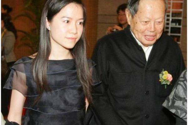 翁帆的八字